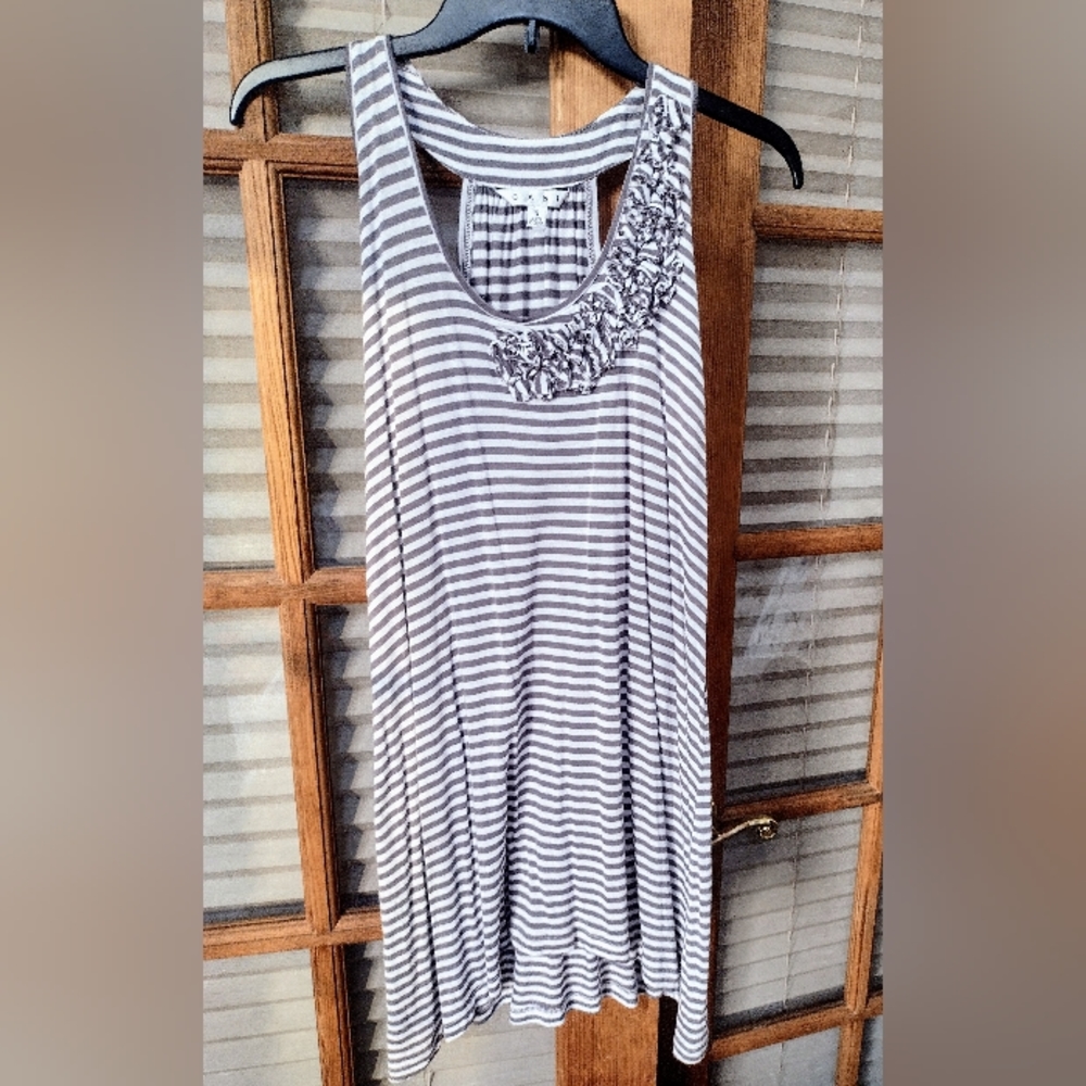 CAbi Tunic Racerback Tank w/ Fabric Rosettes, White/Gray, Size Small, Style 293 - Picture 2 of 7